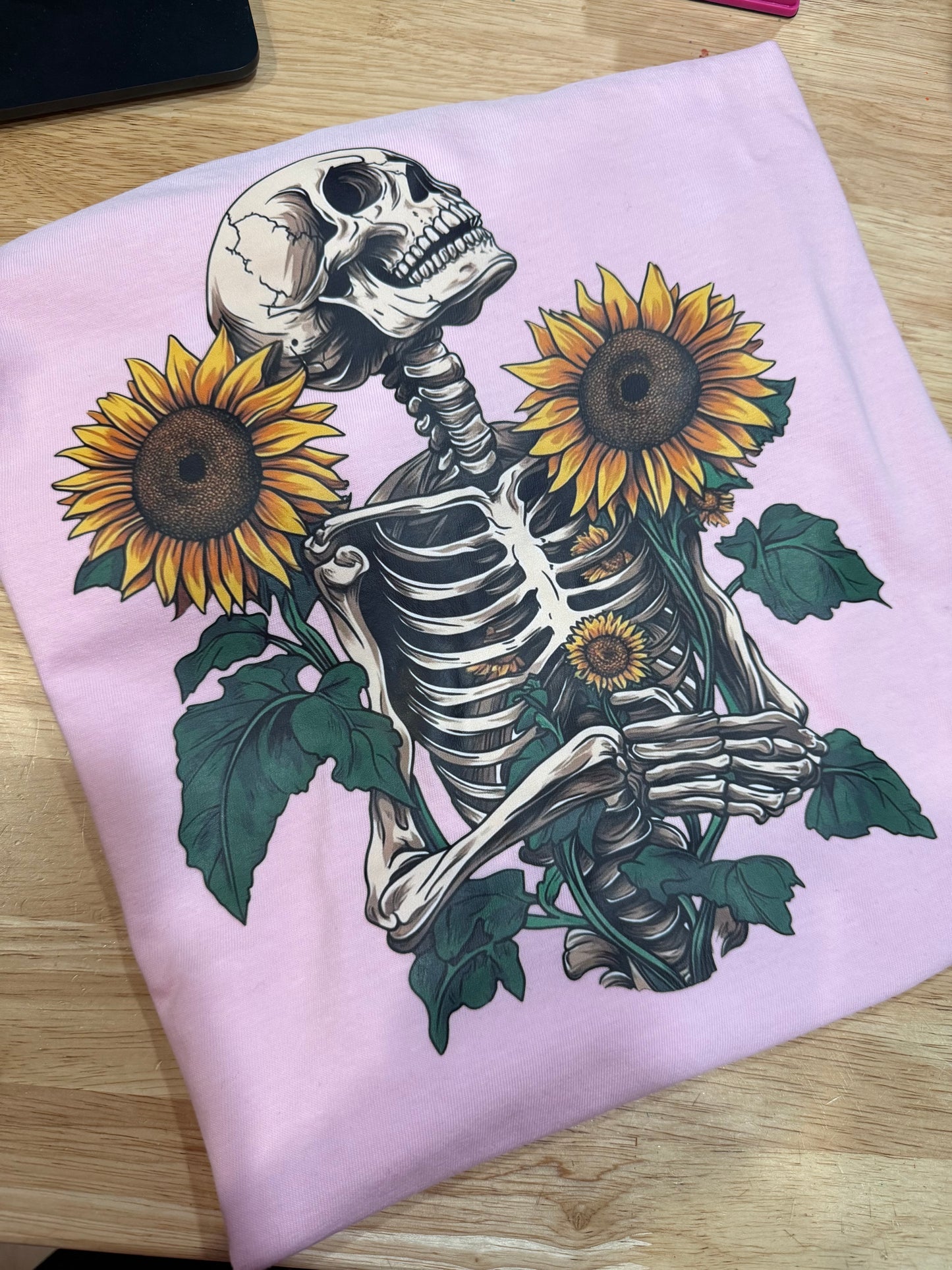 Skelly sunflower tee