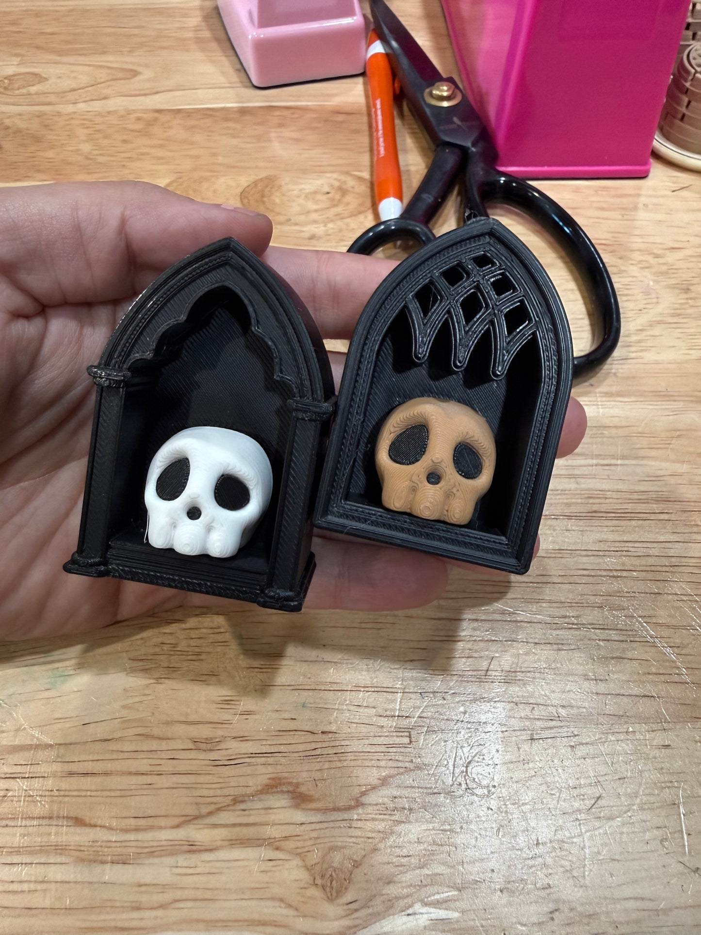 White skull clickers