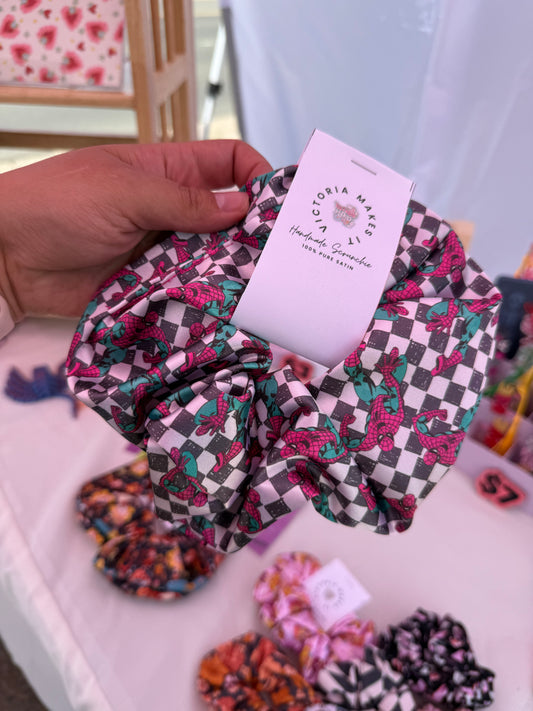 Jumbo satin scrunchie