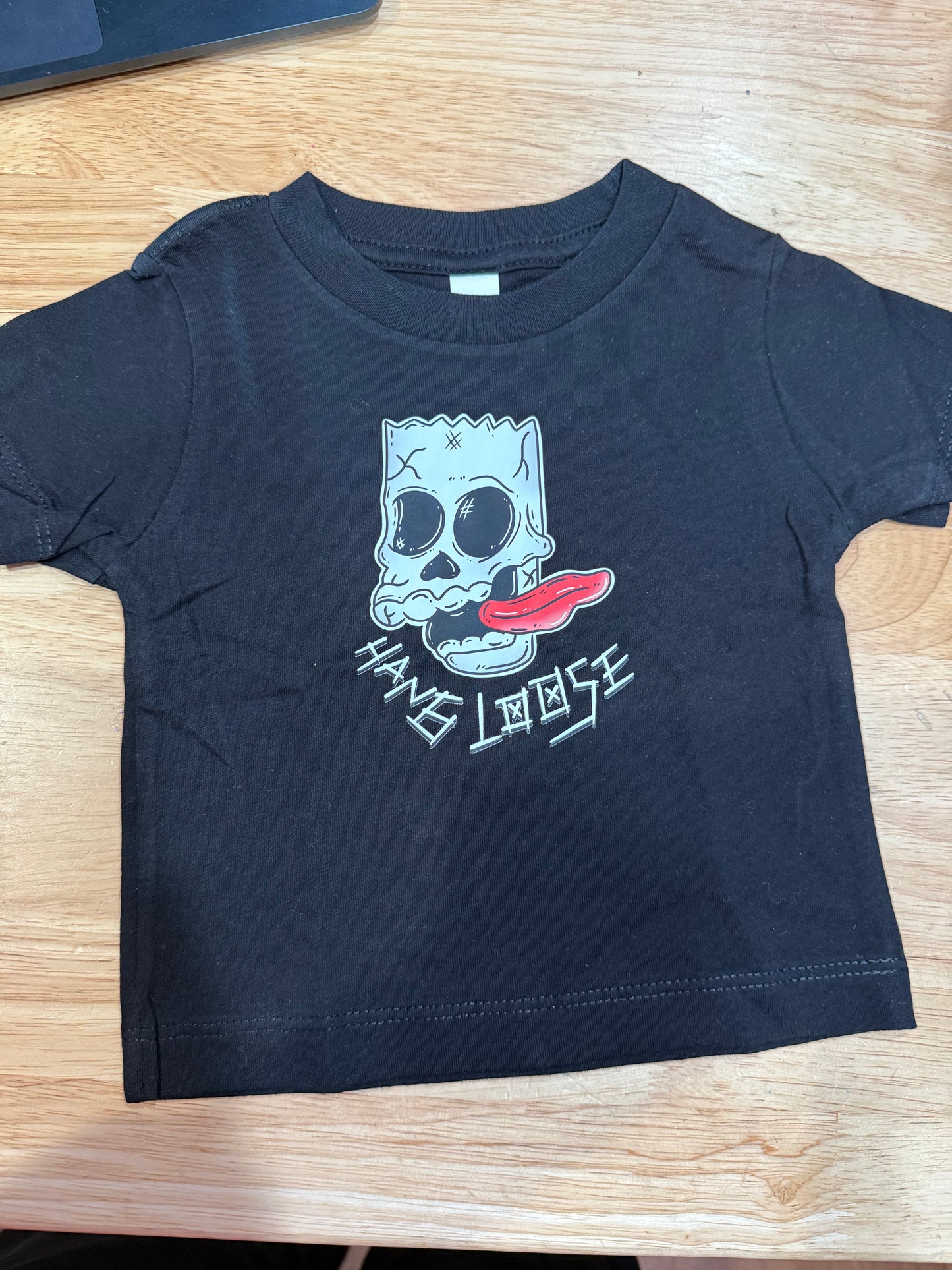 Hang loose tee