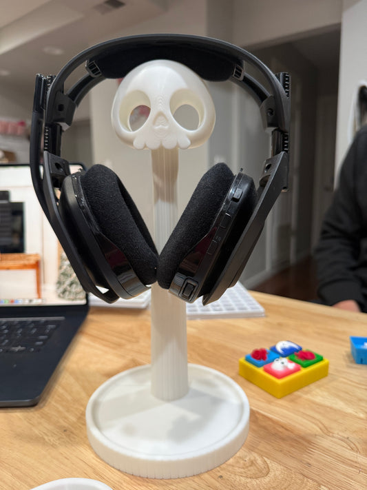 Skull headphone holder
