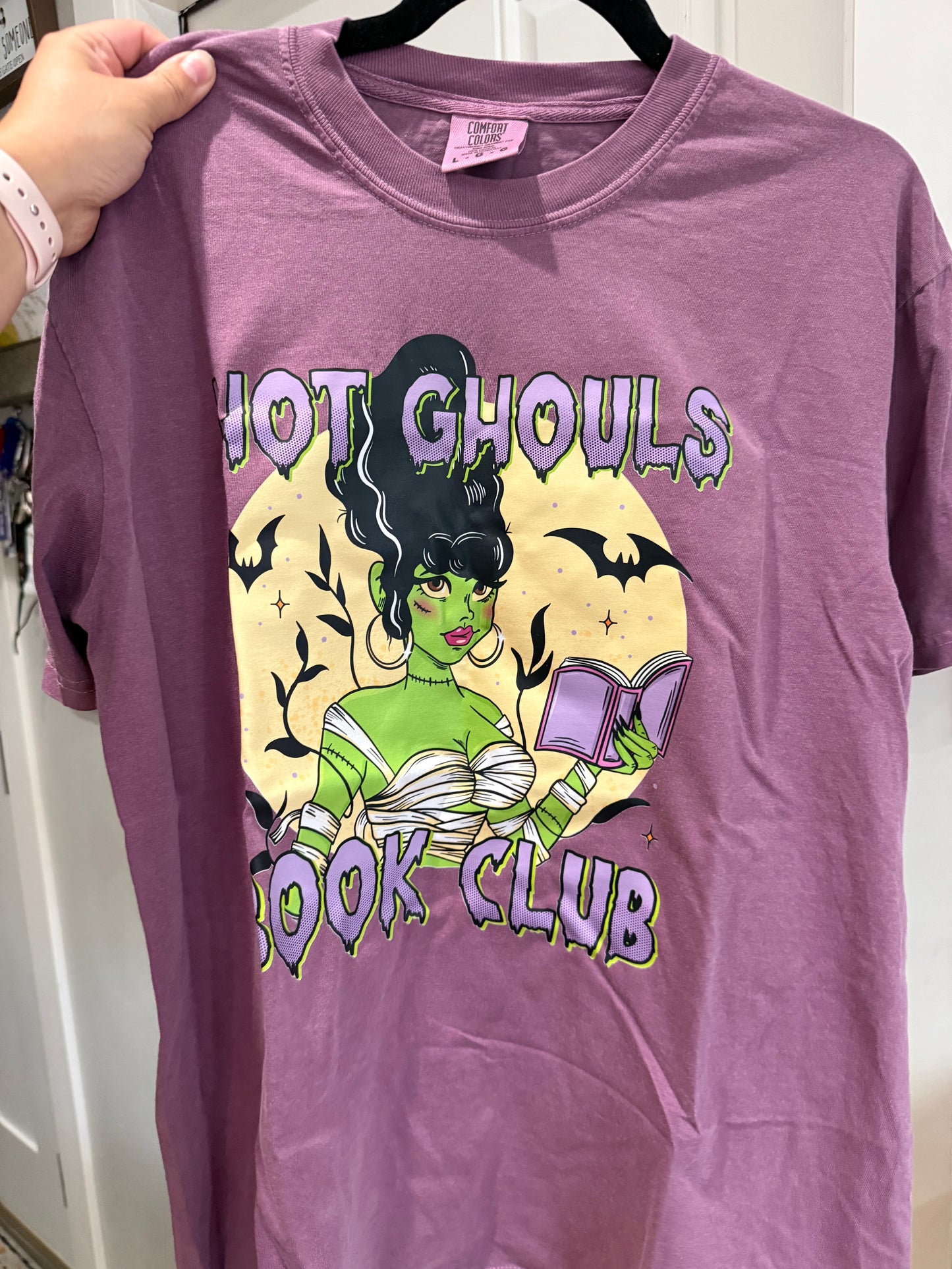Hot ghouls read books