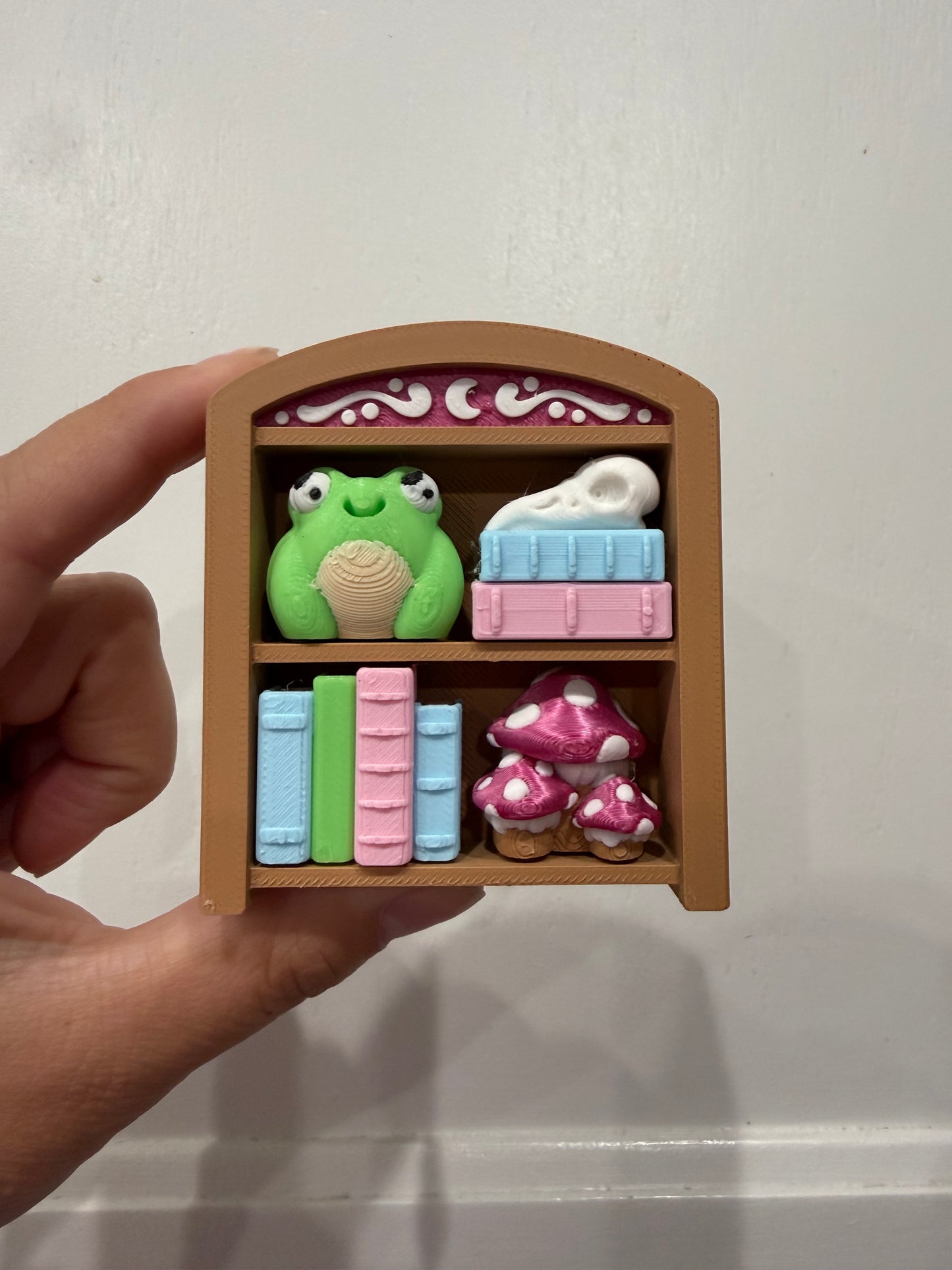 Small bookshelf clicker