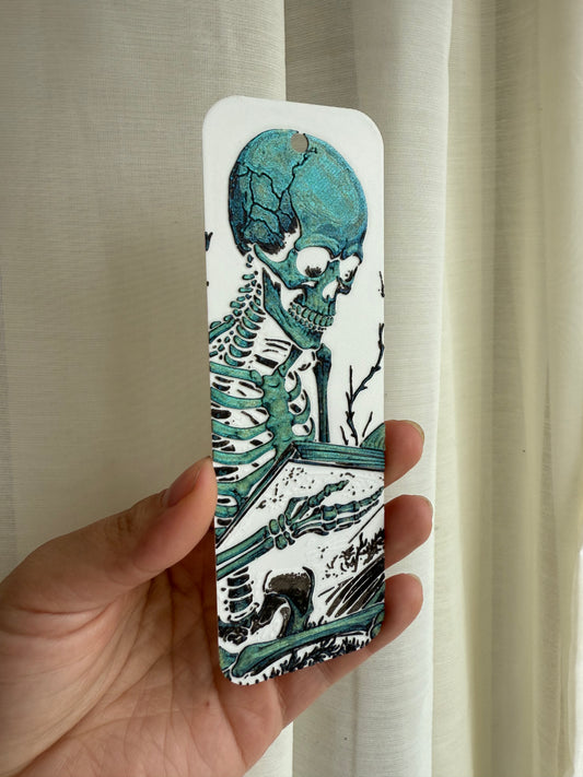 Skeleton bookmark white & green