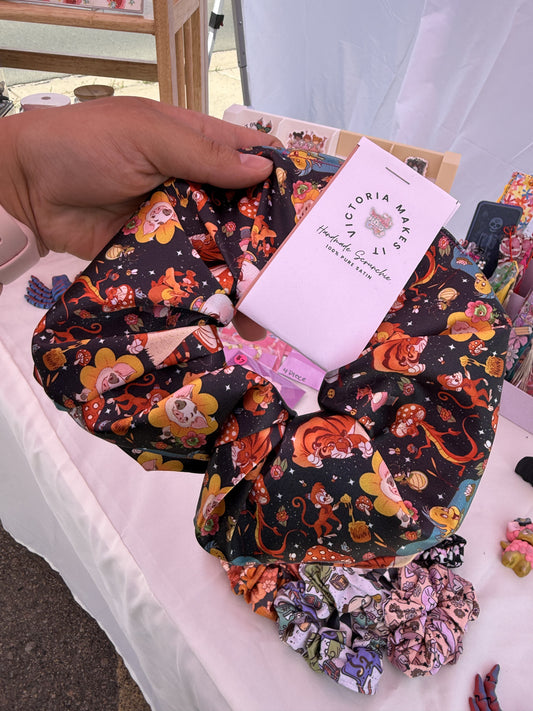 Jumbo satin scrunchie